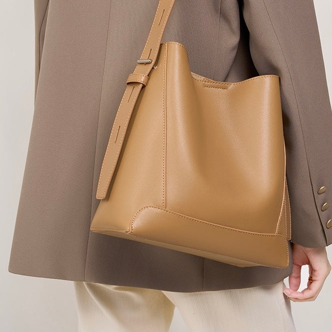 Genuine Leather Crossbody & Shoulder Oversized Bucket Bag Genuine Leather Crossbody & Shoulder Oversized Bucket Bag