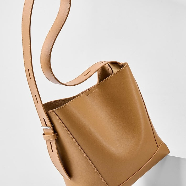 Genuine Leather Crossbody & Shoulder Oversized Bucket Bag Genuine Leather Crossbody & Shoulder Oversized Bucket Bag