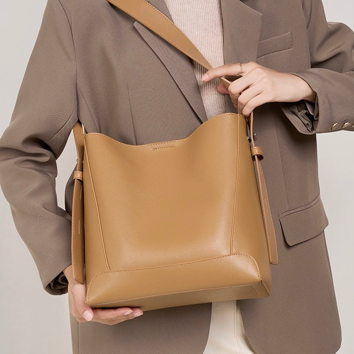 Genuine Leather Crossbody & Shoulder Oversized Bucket Bag Genuine Leather Crossbody & Shoulder Oversized Bucket Bag