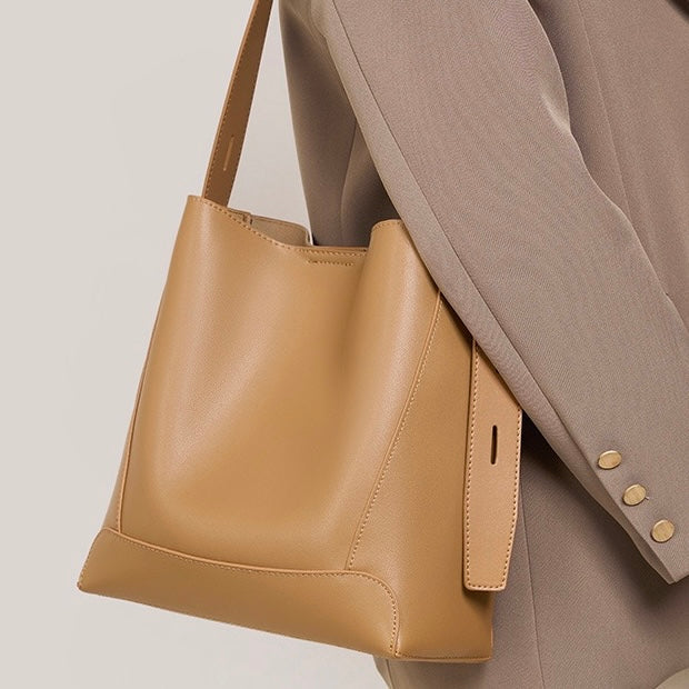 Genuine Leather Crossbody & Shoulder Oversized Bucket Bag Genuine Leather Crossbody & Shoulder Oversized Bucket Bag