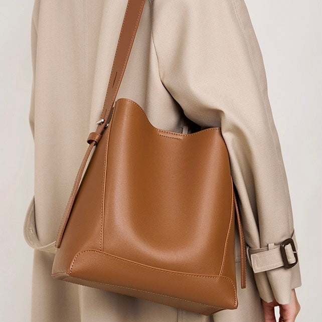 Genuine Leather Crossbody & Shoulder Oversized Bucket Bag Genuine Leather Crossbody & Shoulder Oversized Bucket Bag