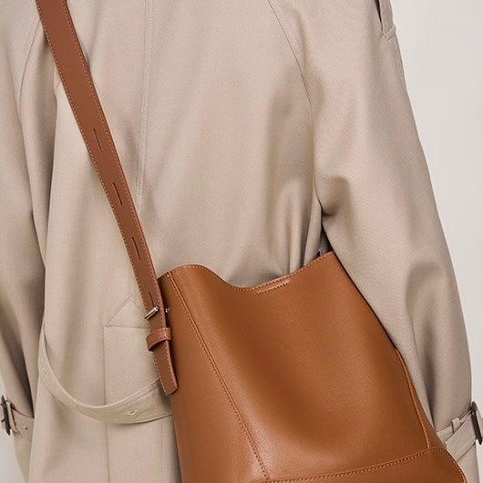 Genuine Leather Crossbody & Shoulder Oversized Bucket Bag Genuine Leather Crossbody & Shoulder Oversized Bucket Bag
